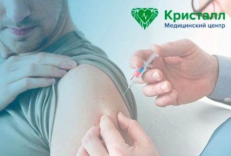 Врач оказывает услугу по инъекционному кодированию Эспераль